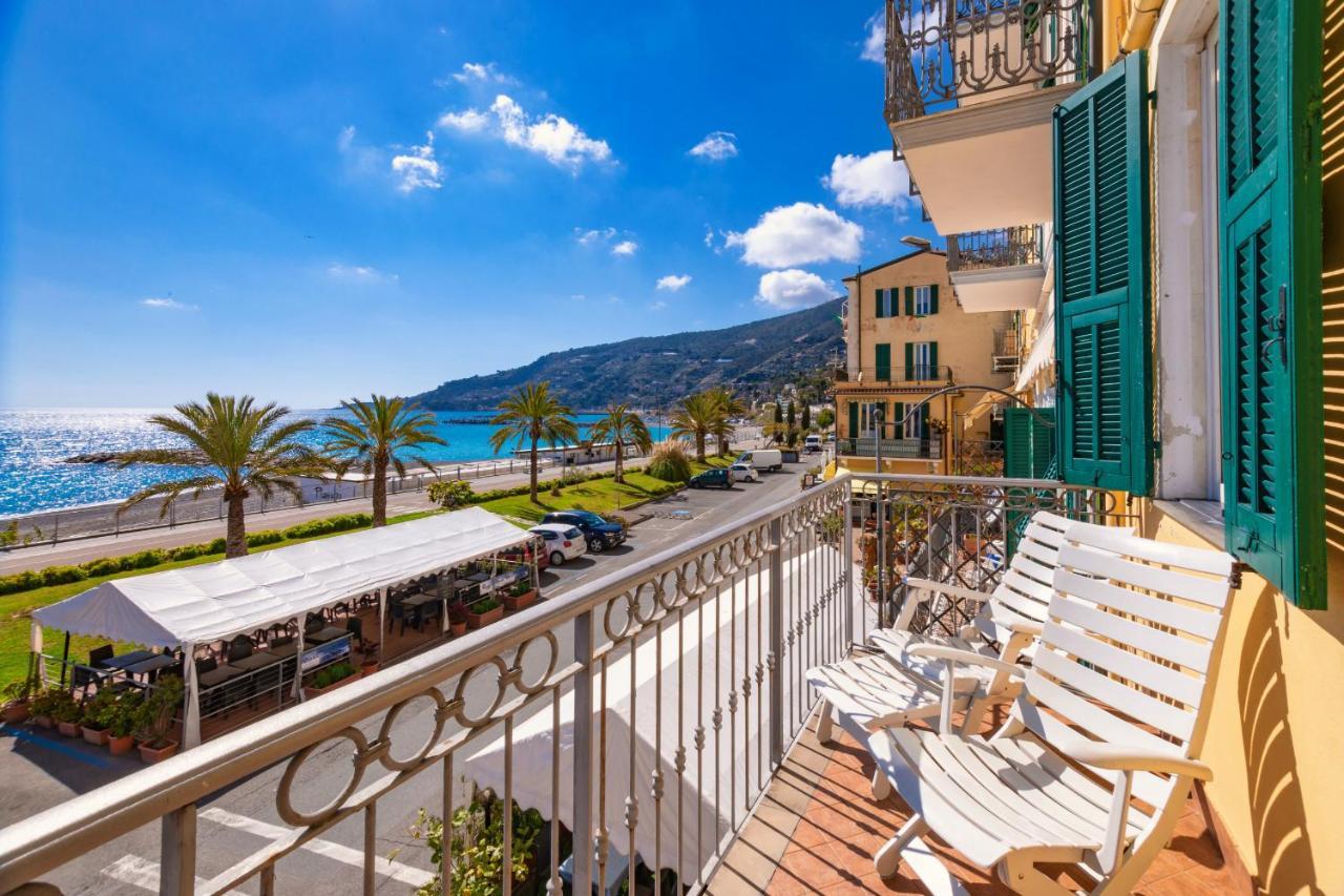 Appartamento Fronte Mare A Ospedaletti By Wonderful Italy Extérieur photo