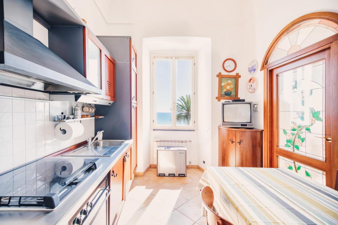 Appartamento Fronte Mare A Ospedaletti By Wonderful Italy Extérieur photo