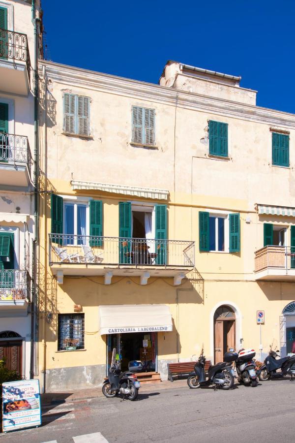 Appartamento Fronte Mare A Ospedaletti By Wonderful Italy Extérieur photo